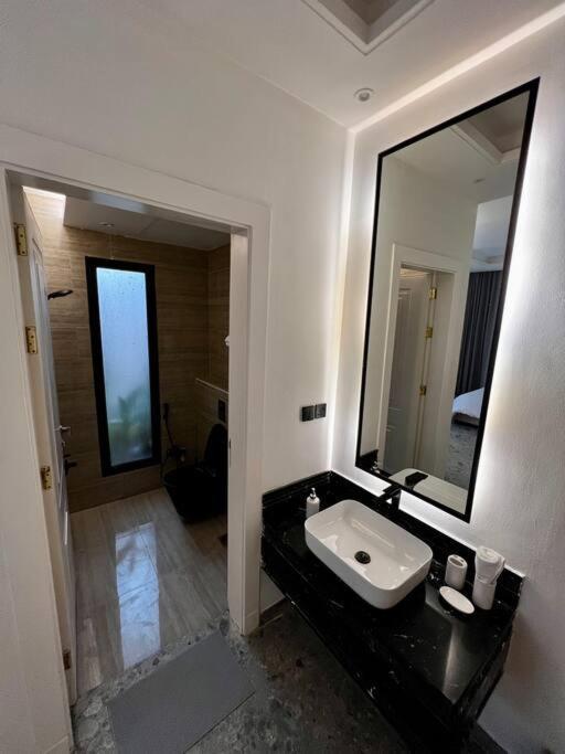Onyx Apartment